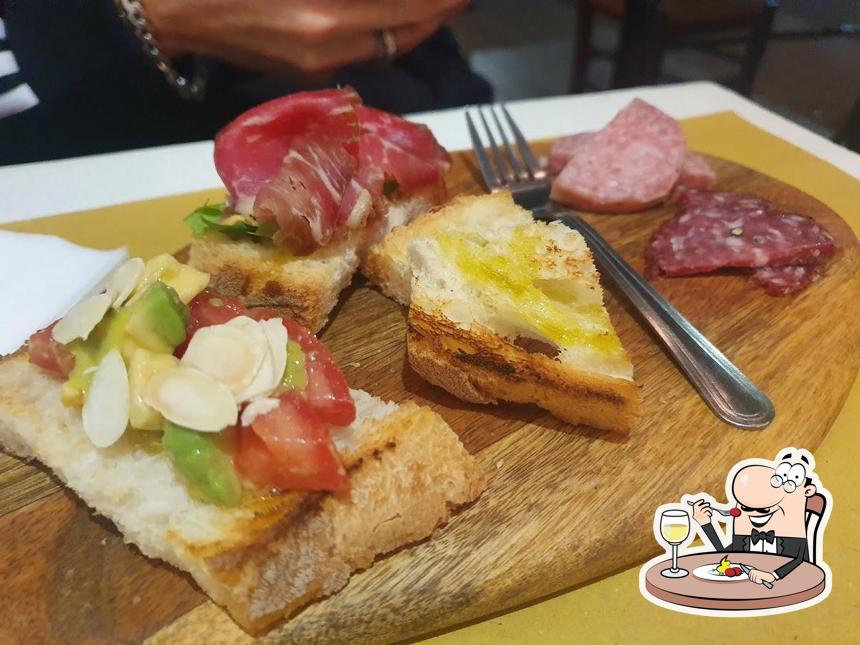 Platti al Hostaria Del Castello wine & beer shop