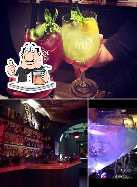 Prenditi un drink dal menu