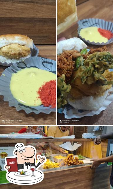 Food at Akkacha Vadapav