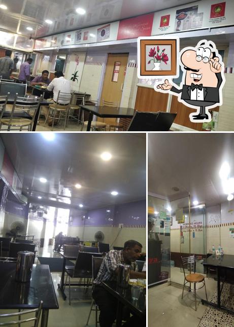 The interior of Rahmaniya Kethel's Chicken
