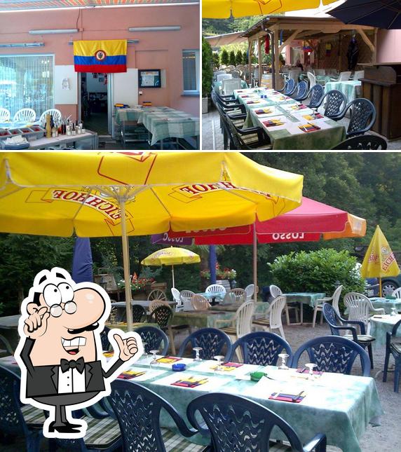 Siediti a un tavolo di La Pineta