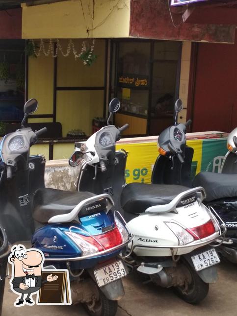The exterior of Hotel Shri Hari