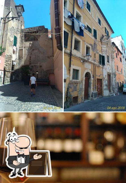 La esterno e cibo del ristorante