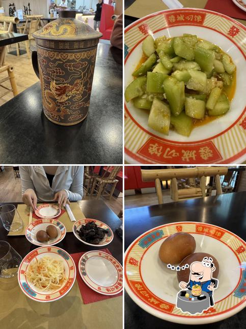 Cibo al Ristorante Lotus Ramen a mano 拉面串串