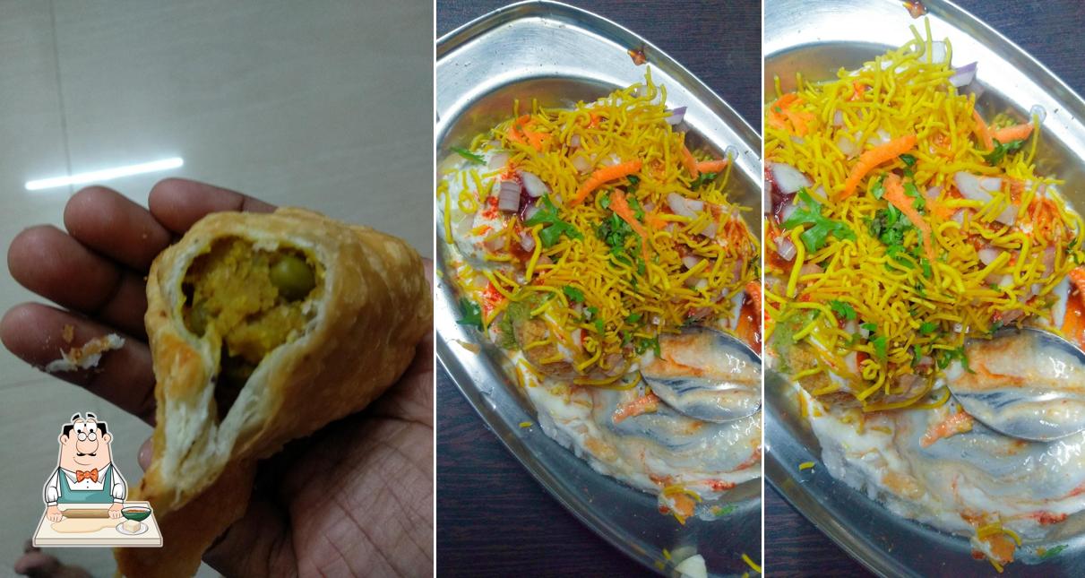 Samosa at Vinayagaa bakery and sweets and chats