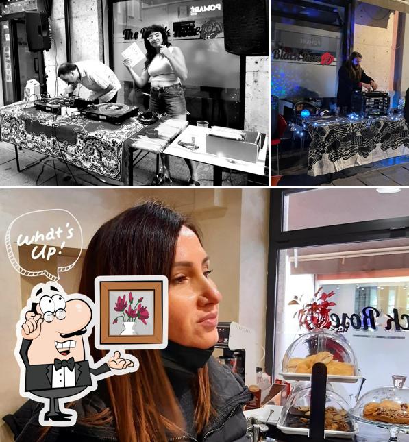 Siediti a un tavolo di The Black Rose