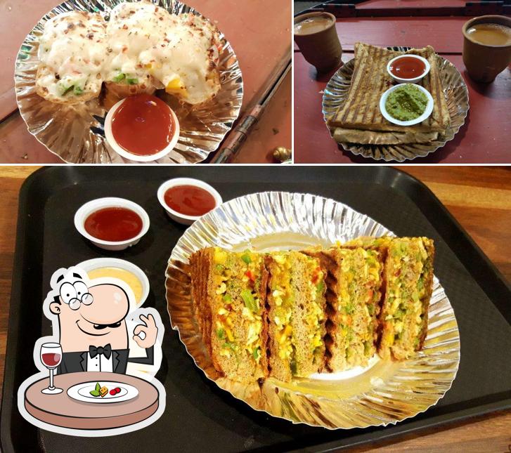 Food at Apnaa Addaa