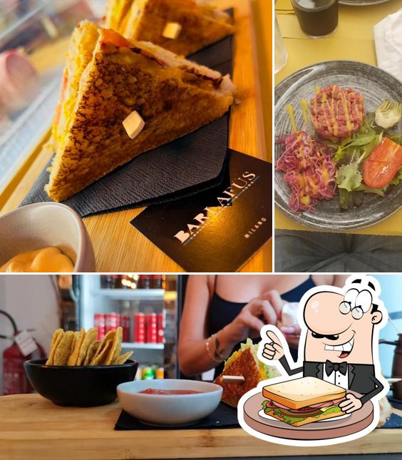 Toast al formaggio al Barlafus Cafè - Milano