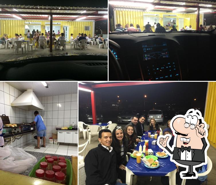 O interior do Kosmos Lanchonete