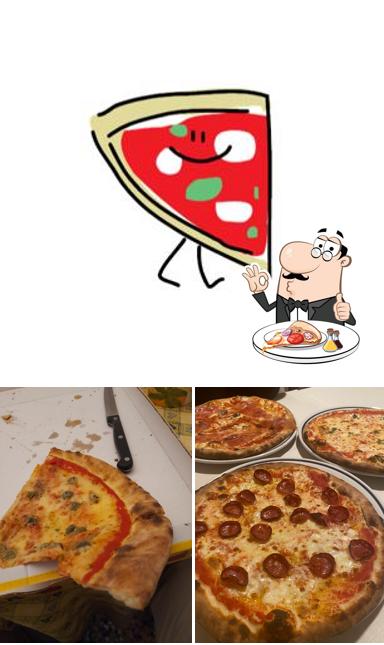 Scegli una pizza a PIZZA EAST snc