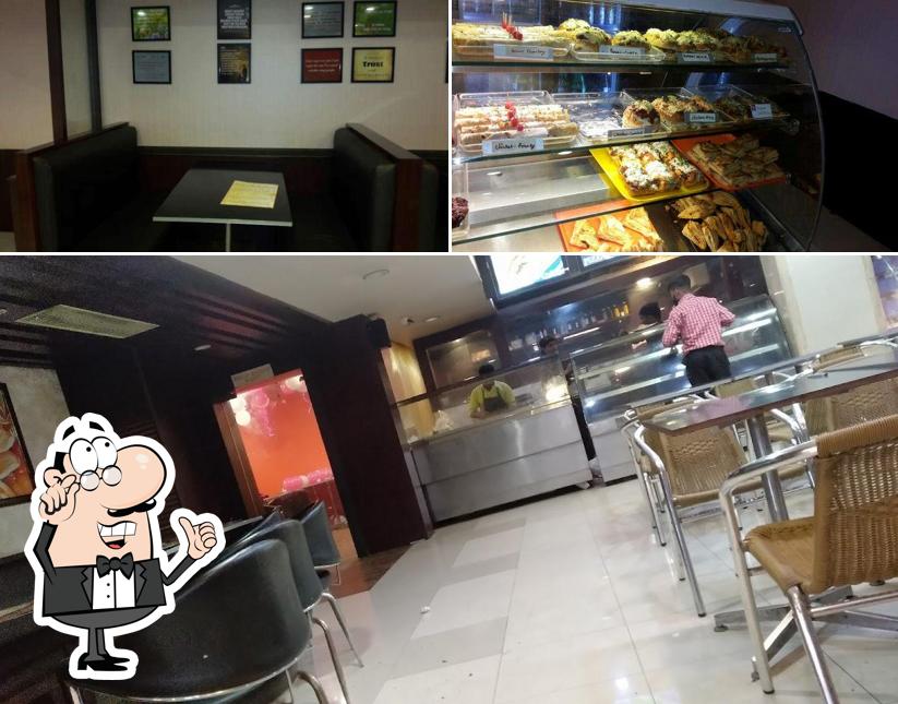 The Oven is distinguished by interior and pizza