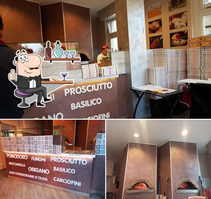 Siediti a un tavolo di Go-go Pizza Pizzeria D'asporto