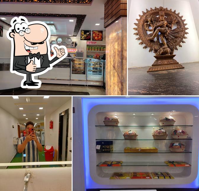 Here's a pic of Haldiram bhujiawala