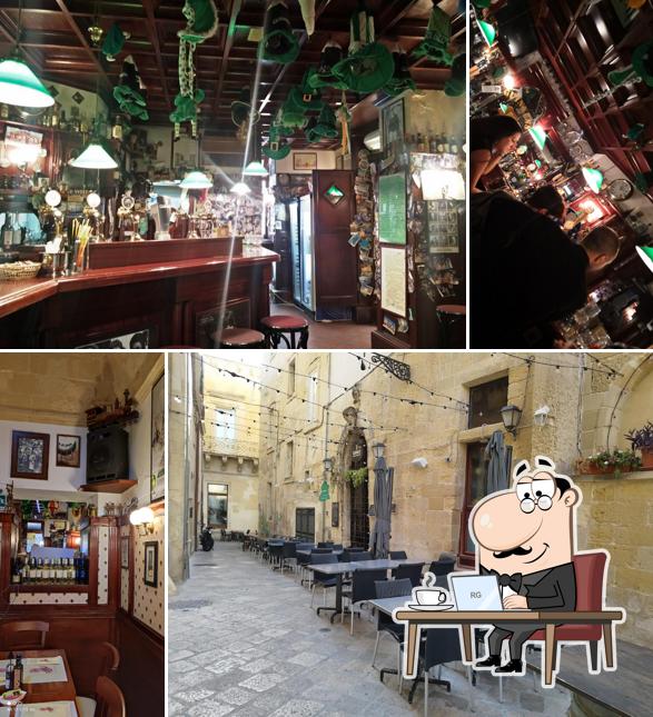 Dai un'occhiata agli interni di Joyce Irish Pub