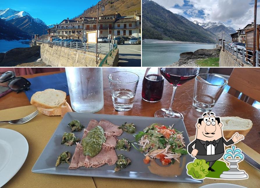 La esterno e cibo del ristorante