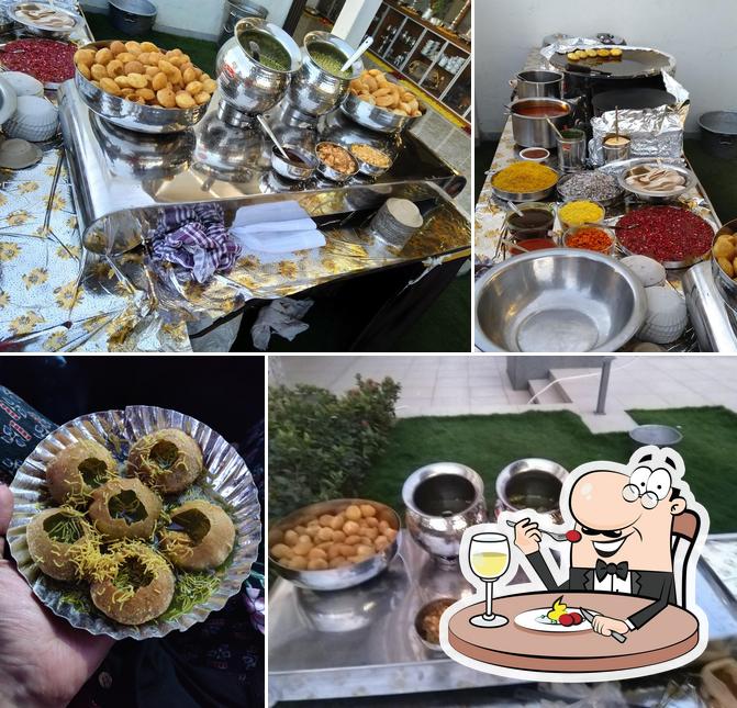 Meals at Mathurawashi Chat Center