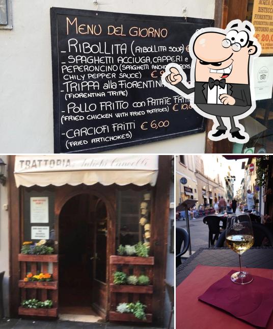 La esterno e lavagna del ristorante