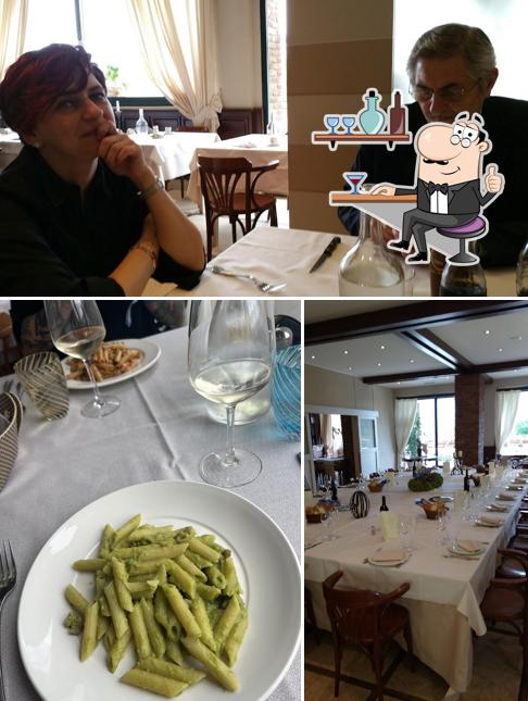 Siediti a un tavolo di Ristorante Pizzeria Rosengarden
