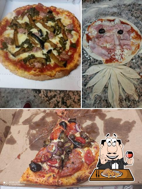 Prenditi una pizza a Pizzeria Dell'angolo Forno a Legna