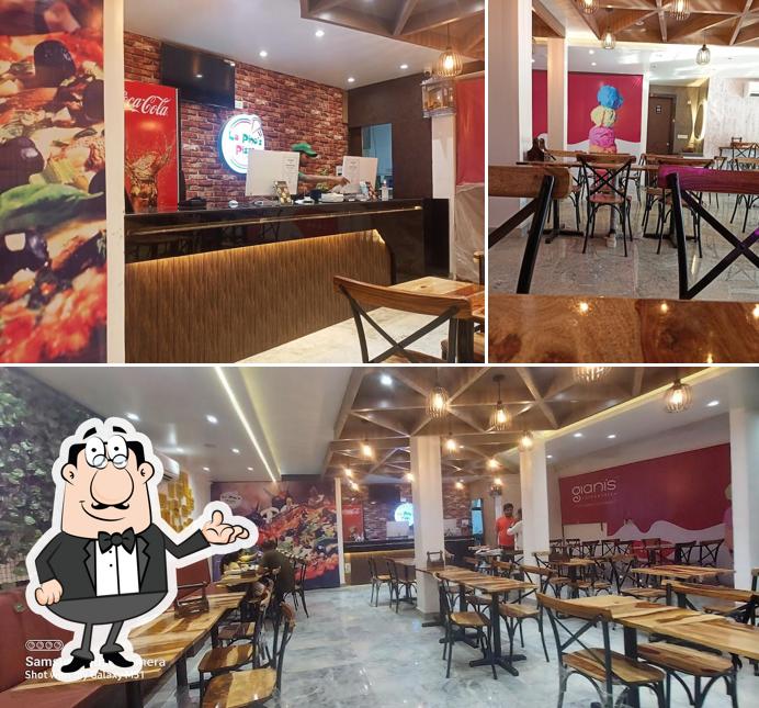 The interior of LA PINO'Z PIZZA