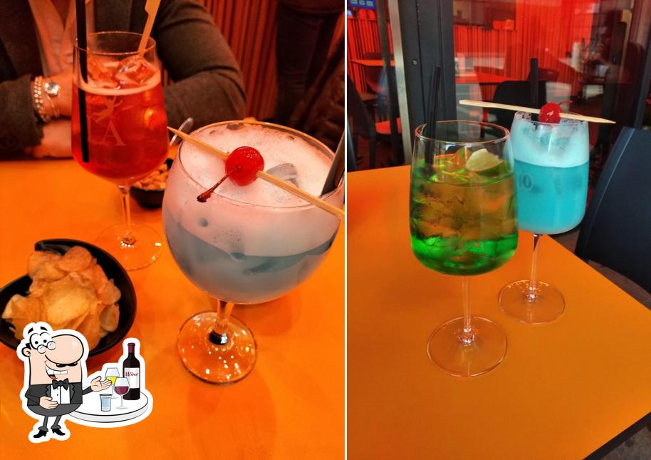 Scegli un drink o cocktail alcolico dal menu