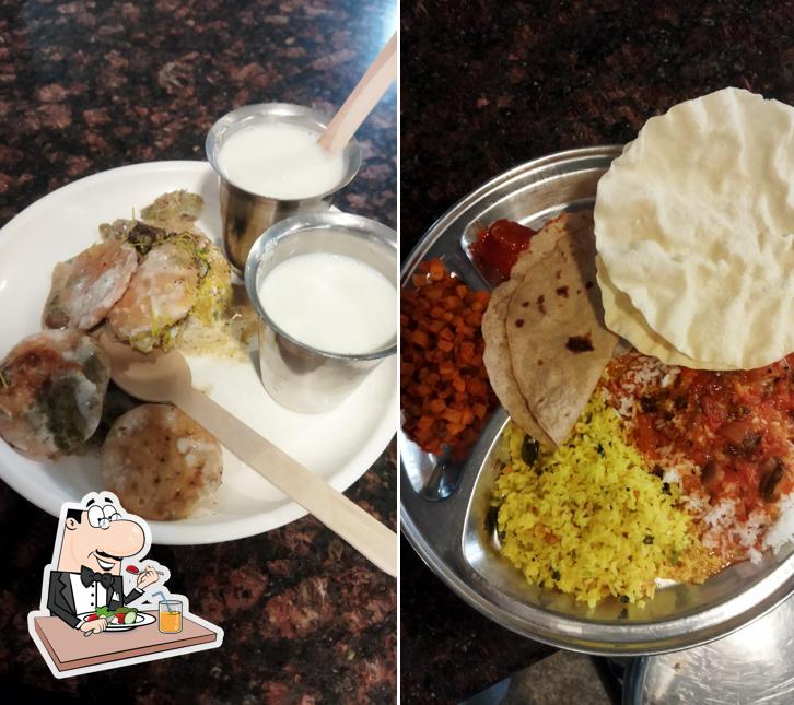 Food at REVA Hostel mess