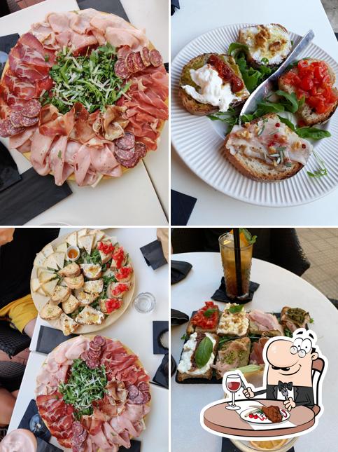 Prenditi i un pasto a base di carne a L’incontro café