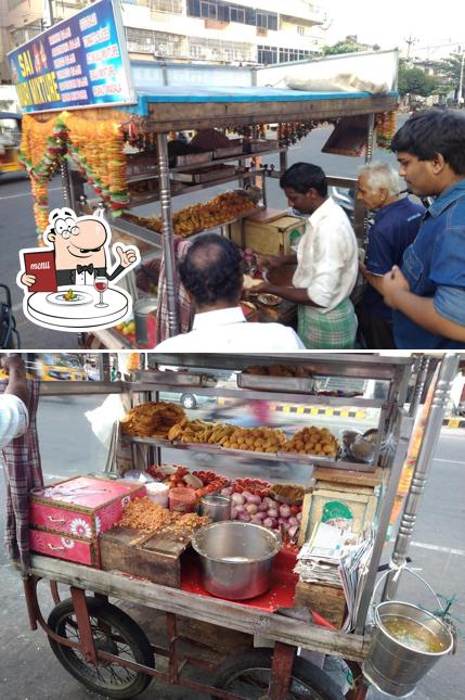 Food at Sai muri mixture and bajji center