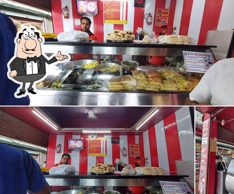 Shankar Vada Pav And Khaman