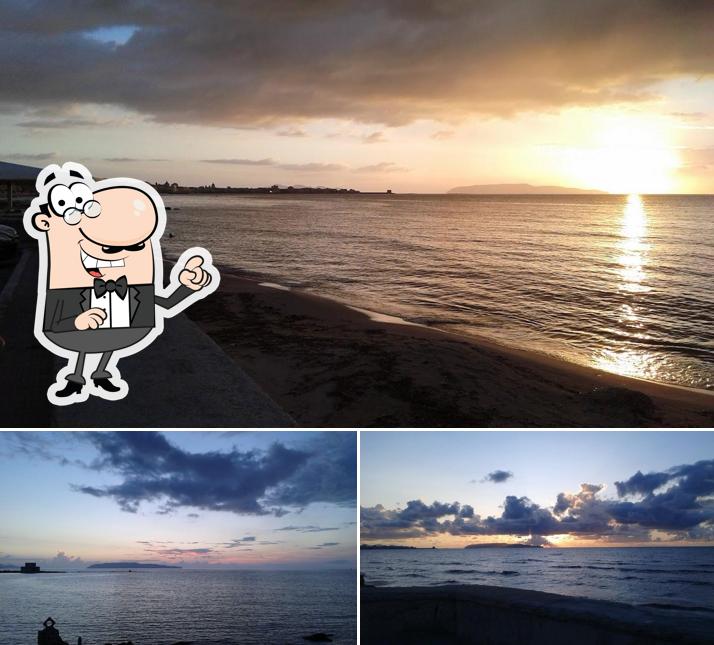 Goditi la vista dagli esterni di Spiaggia Absolute
