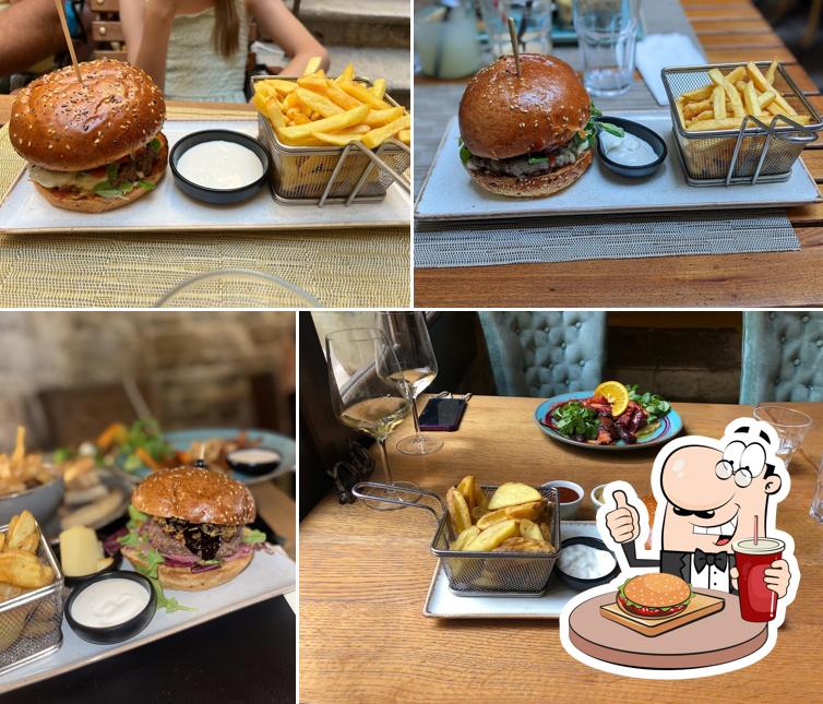 Ordina un hamburger a Fig Split
