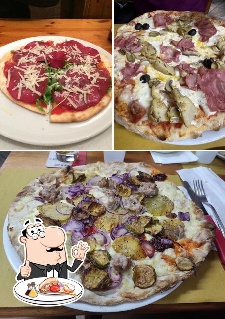 Prenditi una pizza a Antica Rosticceria Del Corso