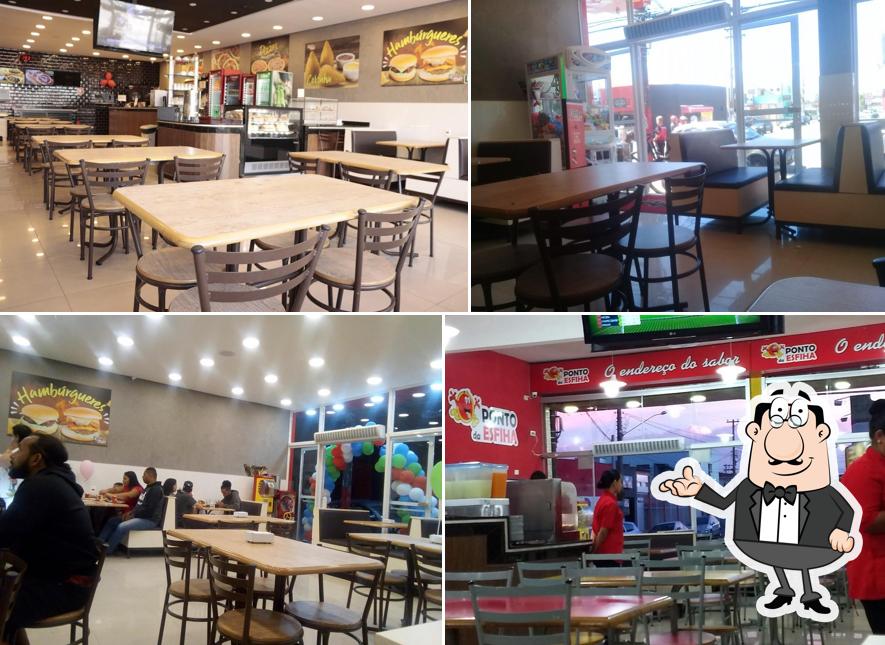 Sente em uma das mesas no Esfiha Mix Itupeva