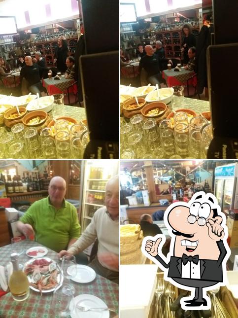 Dai un'occhiata agli interni di Bar Mario!