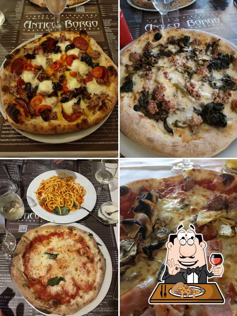 Ordina una pizza a Trattoria Pizzeria Antico Borgo