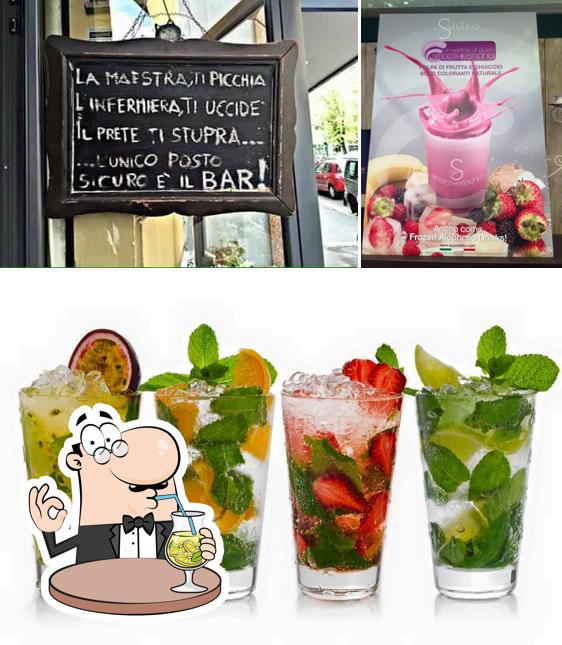 Guarda la immagine che presenta la bevanda e lavagna di Fuori Binario