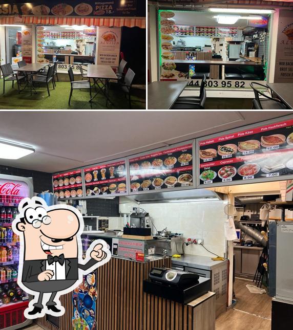 Siediti a un tavolo di Alussia - Pizza Kurier