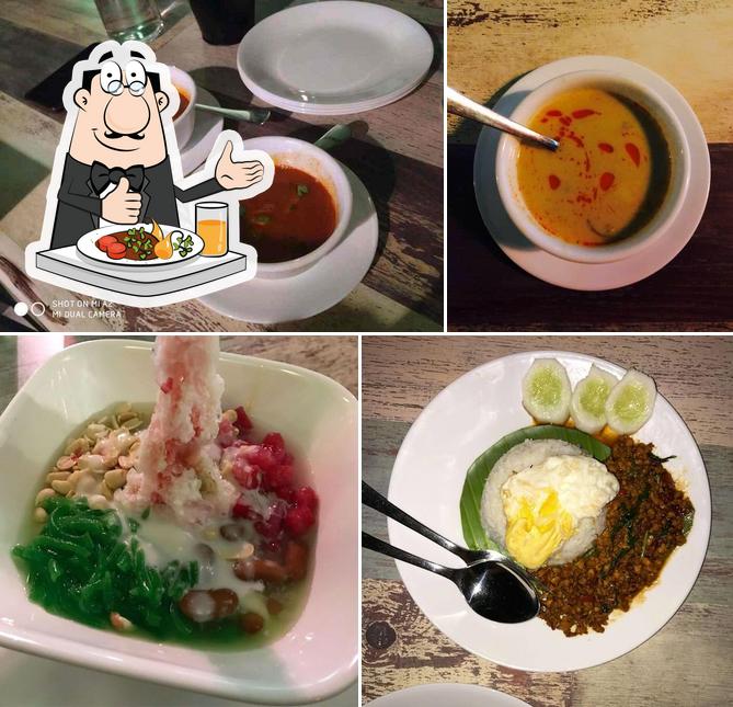 Meals at Asiatique