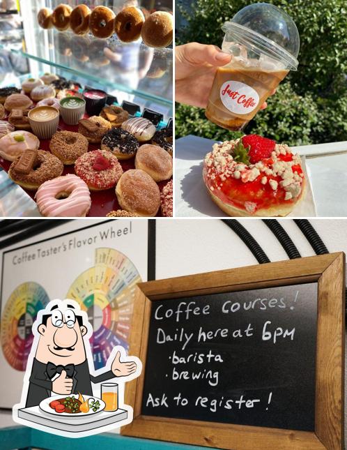 La immagine della cibo e lavagna di Just Coffee