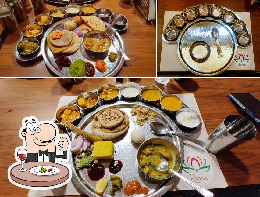 Food at Ranisa by Jain Chawal Wale