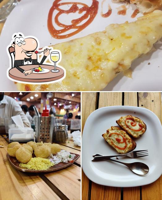 Food at Wooddy Jhones Pizza Vapi