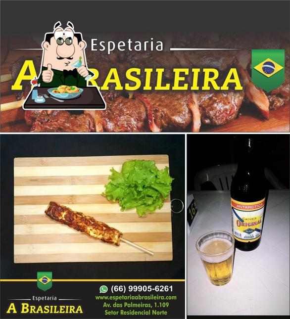 Esta é a foto apresentando comida e cerveja no Espetaria A Brasileira - espetinhos de carne