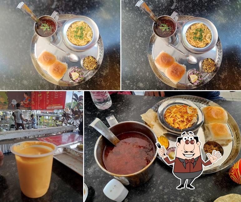 Food at Gavakadachi misal main branch