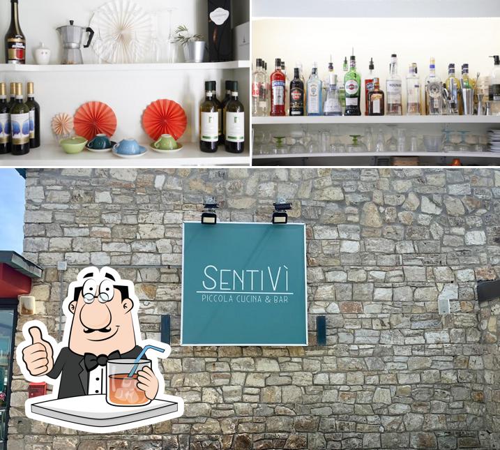 La foto di bevanda e esterno da Sentivì