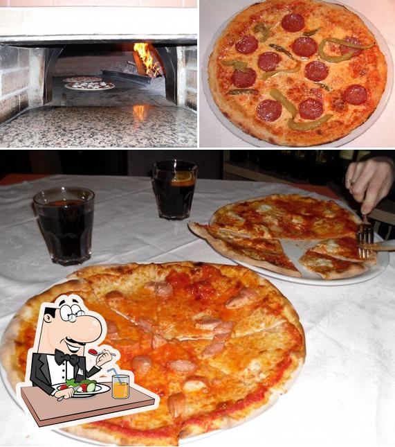 voglia.....di pizza.....<3<3<3<3<3 si caratterizza per la cibo e interni