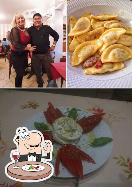 Tra le diverse cose da Trattoria Pizzeria Bar I Tigli si possono trovare la cibo e interni