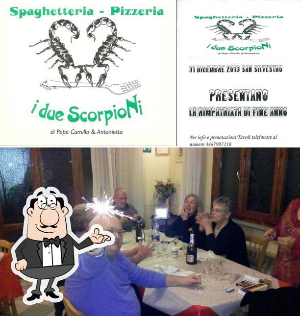 Dai un'occhiata agli interni di I due scorpioni