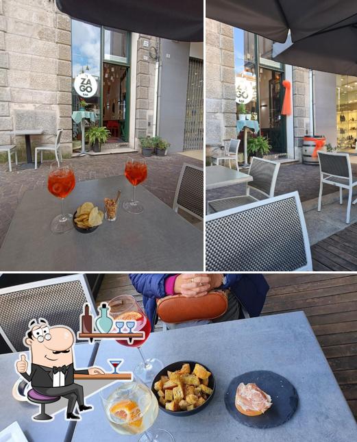 Dai un'occhiata agli interni di Bar Zago