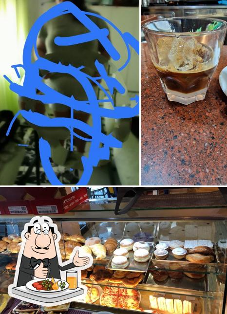 La foto di cibo e interni da Caffè Tahiti