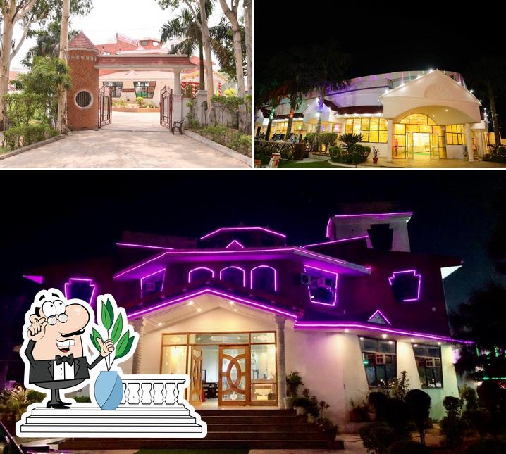 The exterior of Hotel Kanha & Resort
